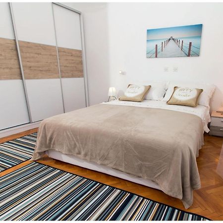 Large Apartment Between Split And Trogir Kaštela Екстериор снимка