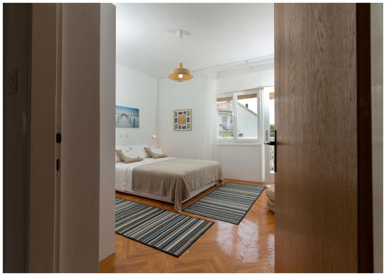 Large Apartment Between Split And Trogir Kaštela Екстериор снимка