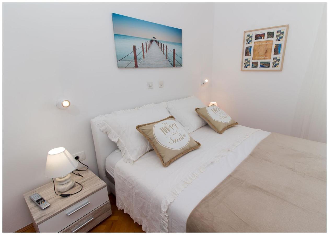 Large Apartment Between Split And Trogir Kaštela Екстериор снимка