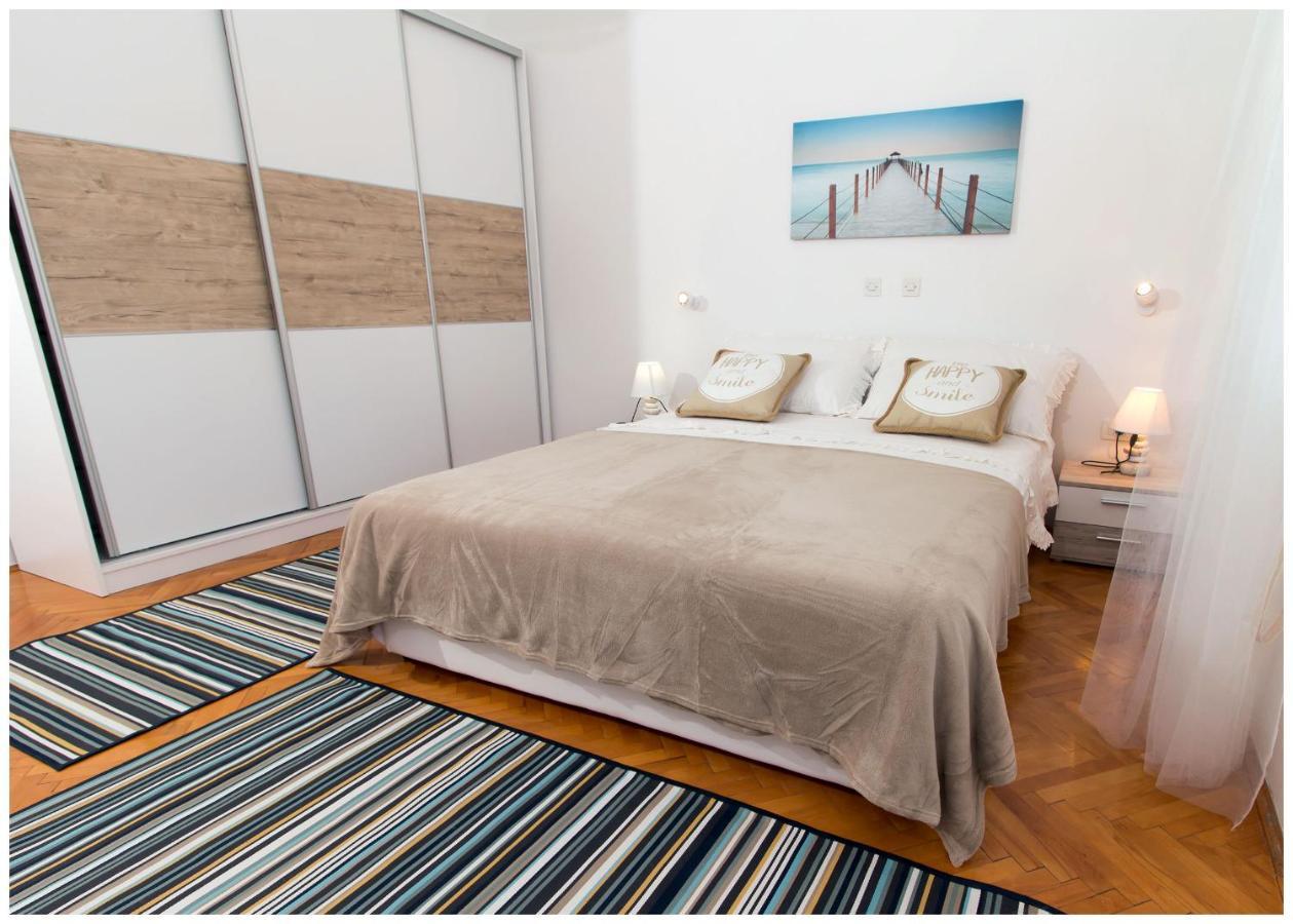 Large Apartment Between Split And Trogir Kaštela Екстериор снимка