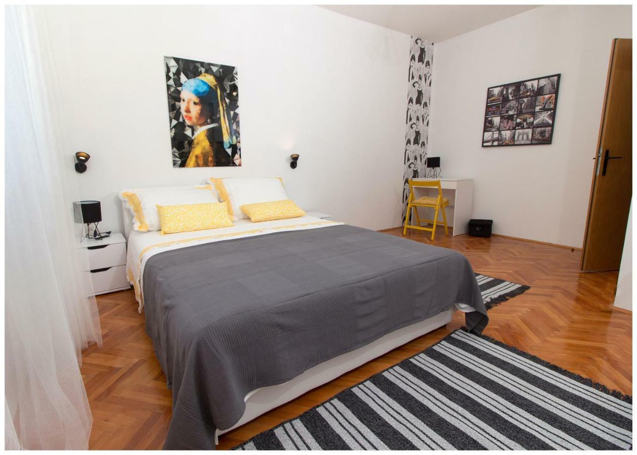 Large Apartment Between Split And Trogir Kaštela Екстериор снимка