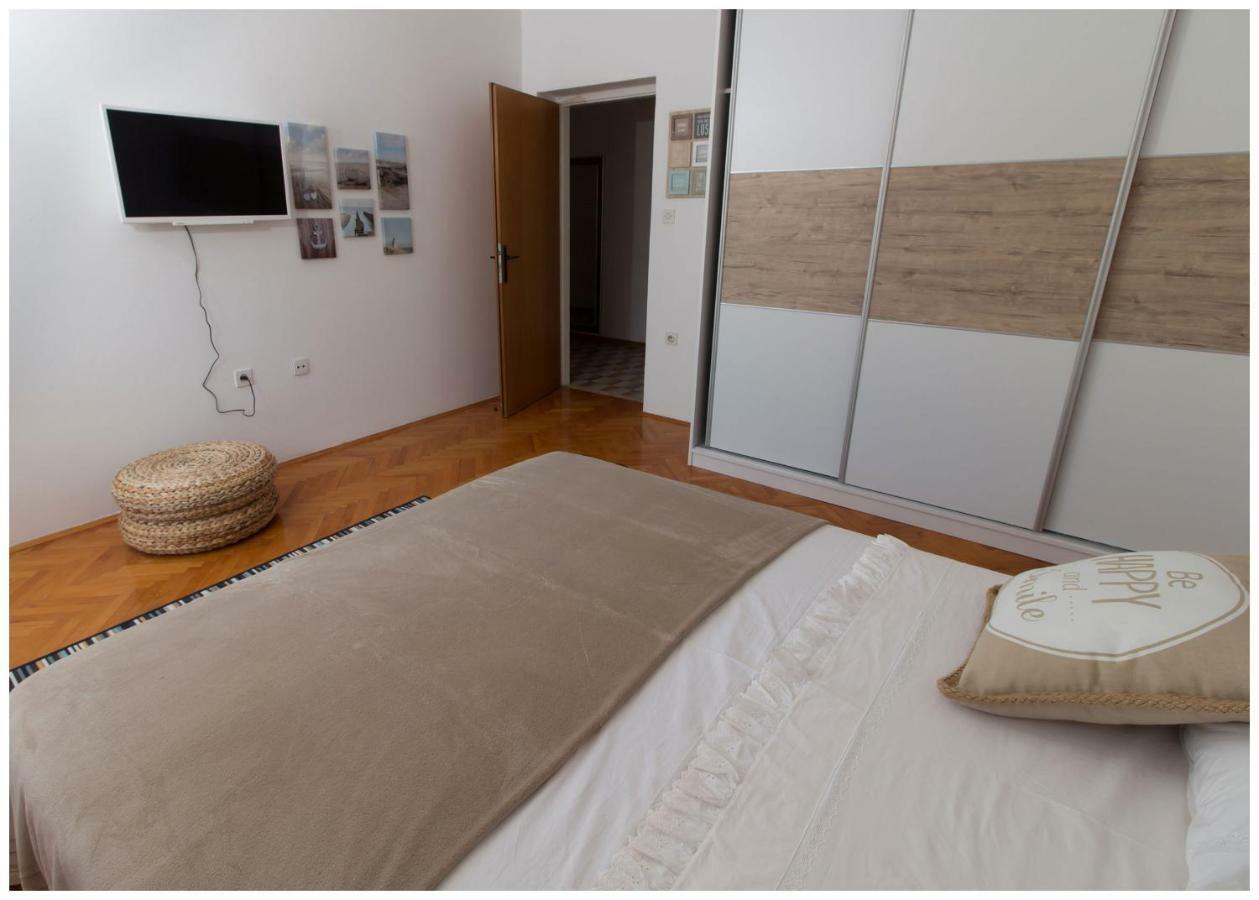 Large Apartment Between Split And Trogir Kaštela Екстериор снимка
