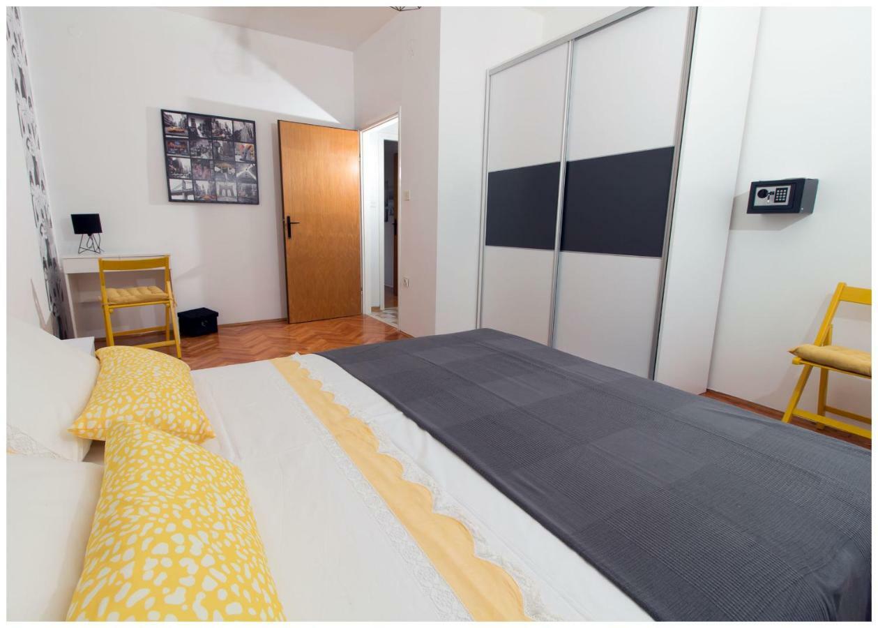 Large Apartment Between Split And Trogir Kaštela Екстериор снимка